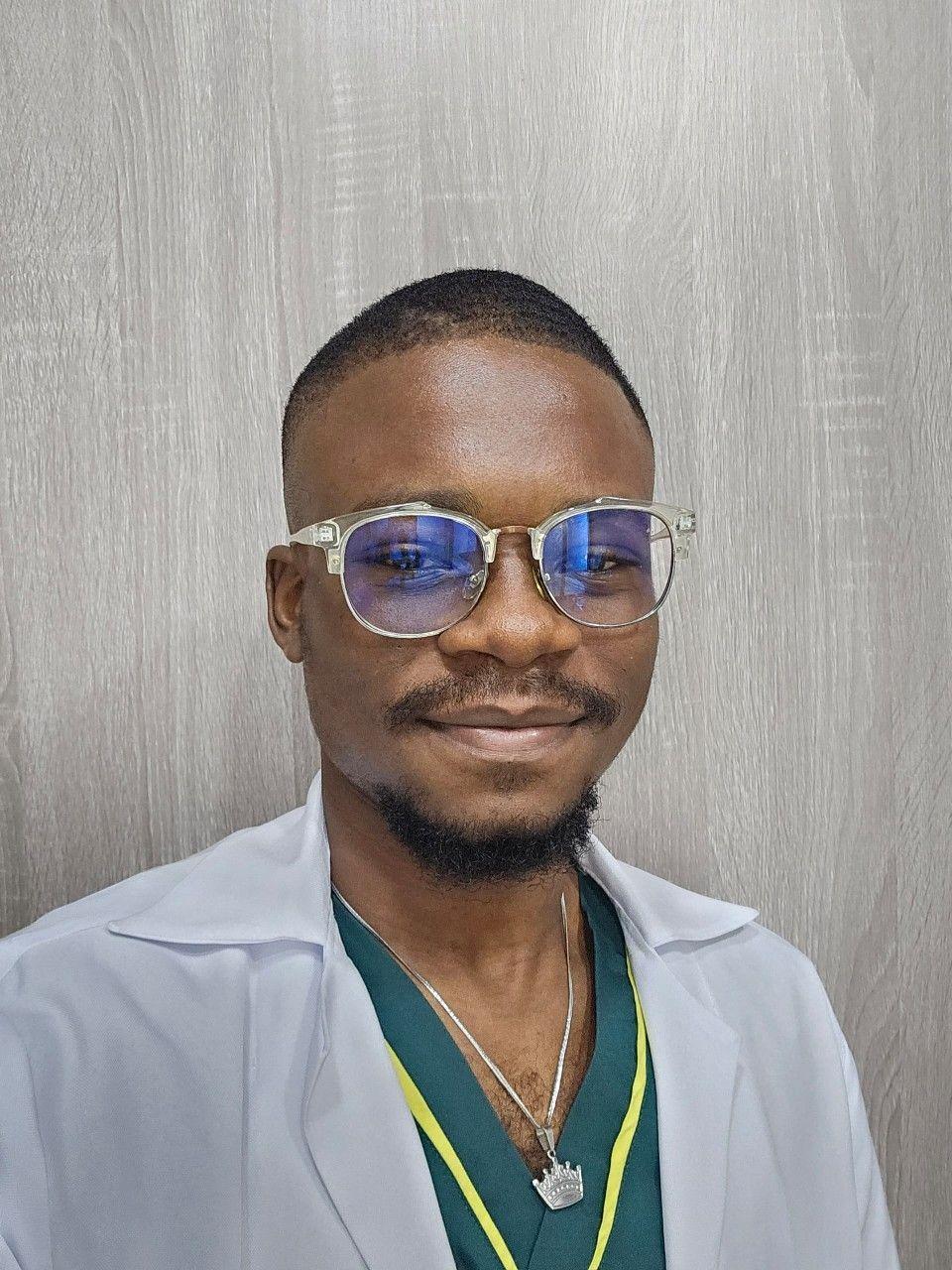 Image headshot of SURGIL's current Editor-in-Chief, Isaac Akinleye